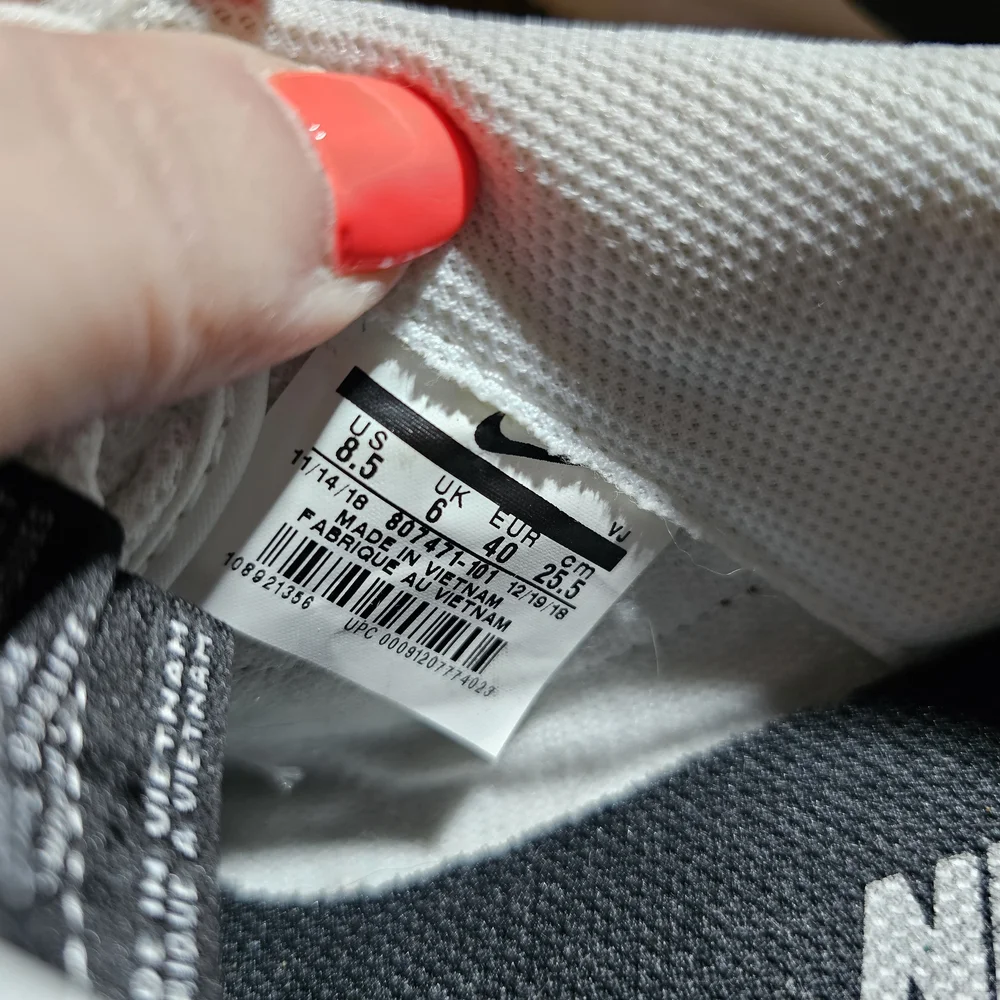 Nike White Sneakers with Black Accents - Picture 4 of 8